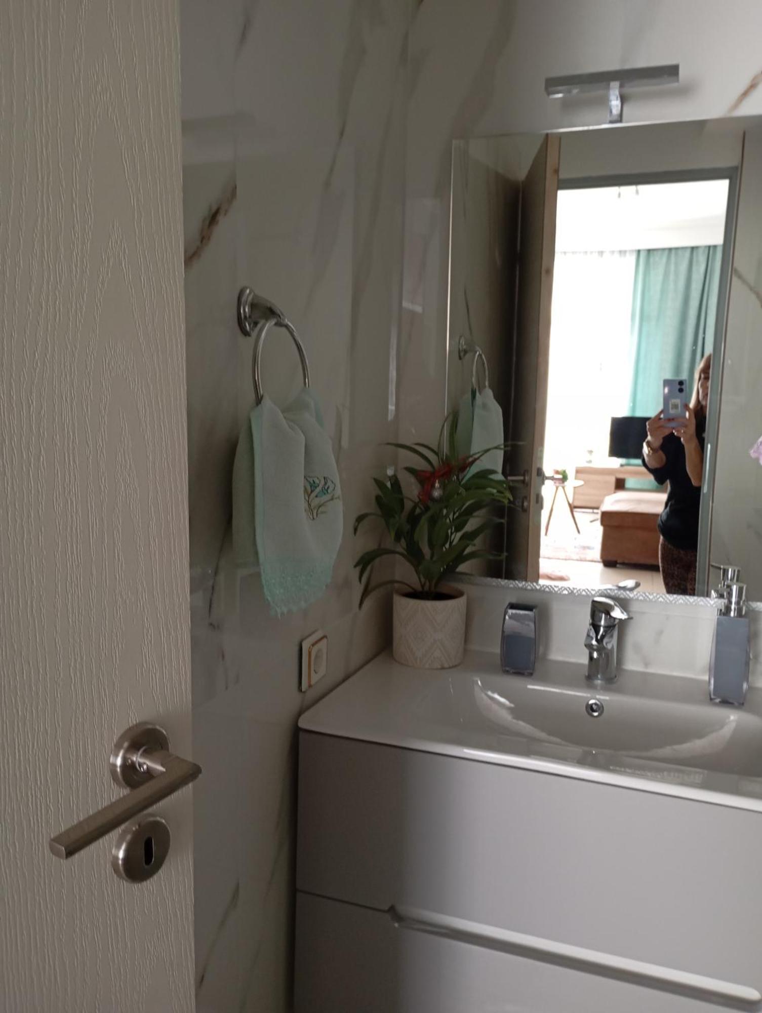 Hospitable Appartment In The Central Park, 克桑西 外观 照片
